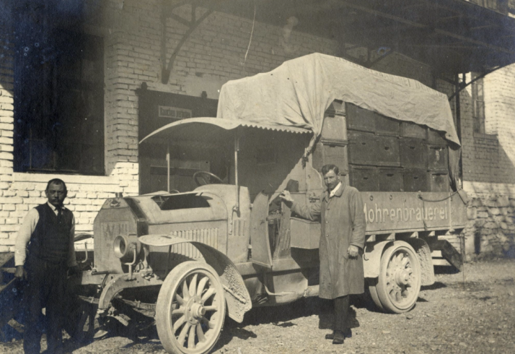 Die Mohrenbrauerei fuhr 1908 mit dem 1. LKW in Lichtenstein das gute Mohrenbier zu den Kunden.