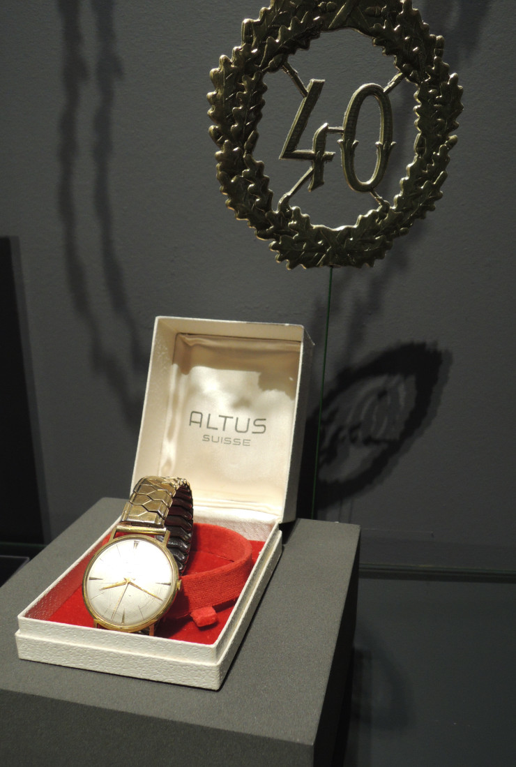 Goldene Herrenarmbanduhr „für 40 Jahre treue Dienste“